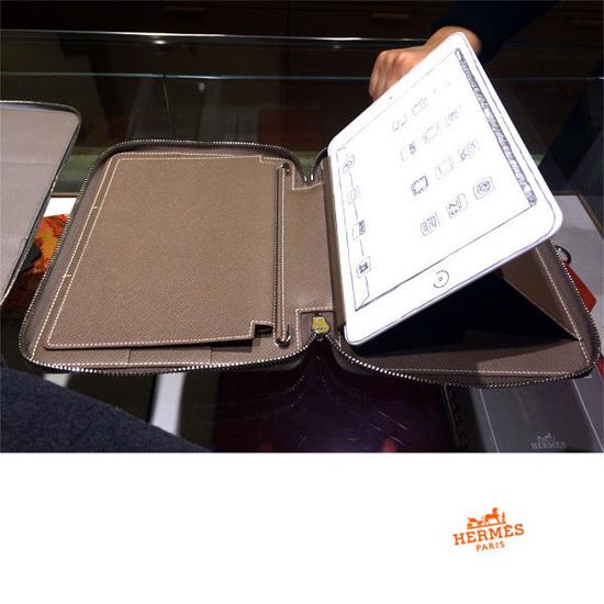 HERMES エルメススーパーコピー 激レア iPad mini グローブトロッター手帳 E-Zip Etoupe 7052927